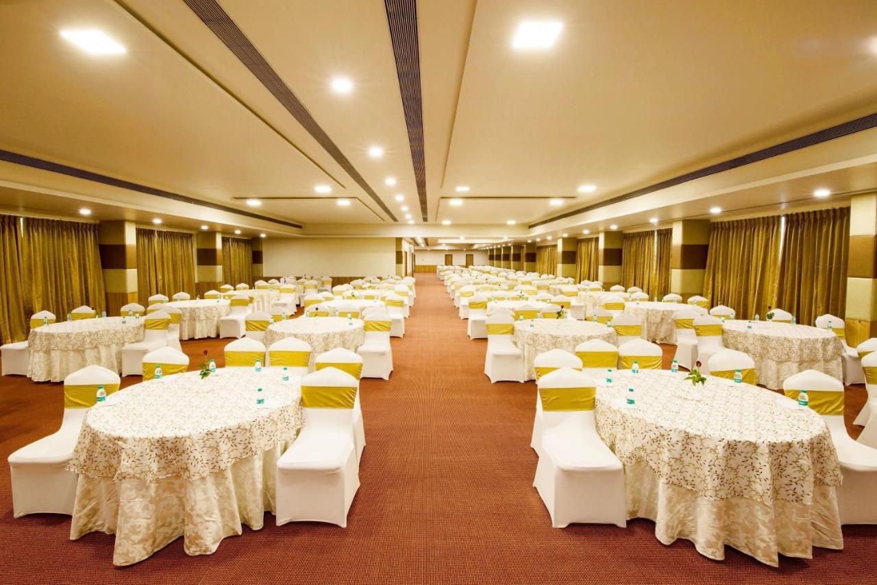 Hotel Central Park Манипала Екстериор снимка