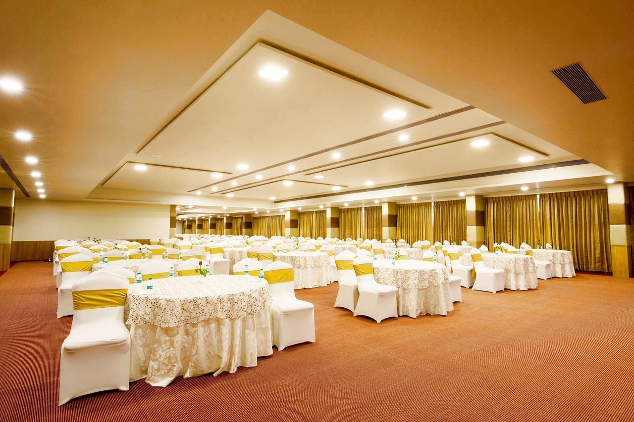 Hotel Central Park Манипала Екстериор снимка