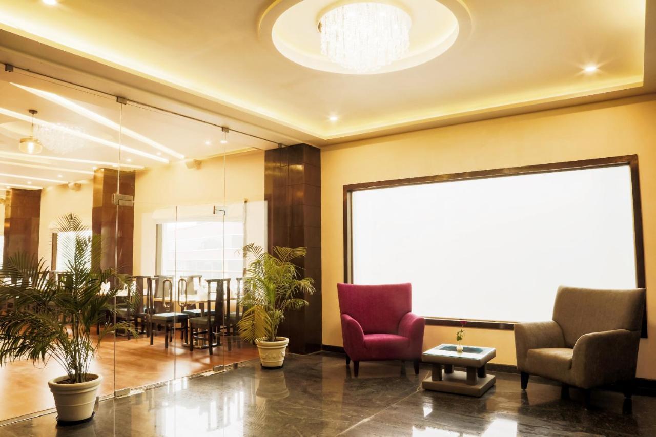 Hotel Central Park Манипала Екстериор снимка