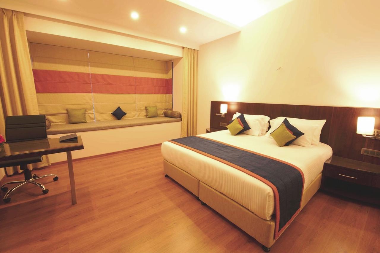 Hotel Central Park Манипала Екстериор снимка