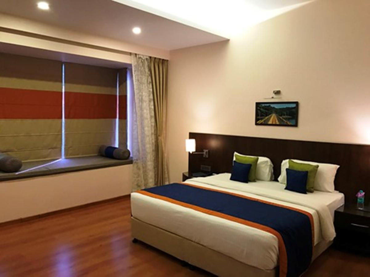 Hotel Central Park Манипала Екстериор снимка